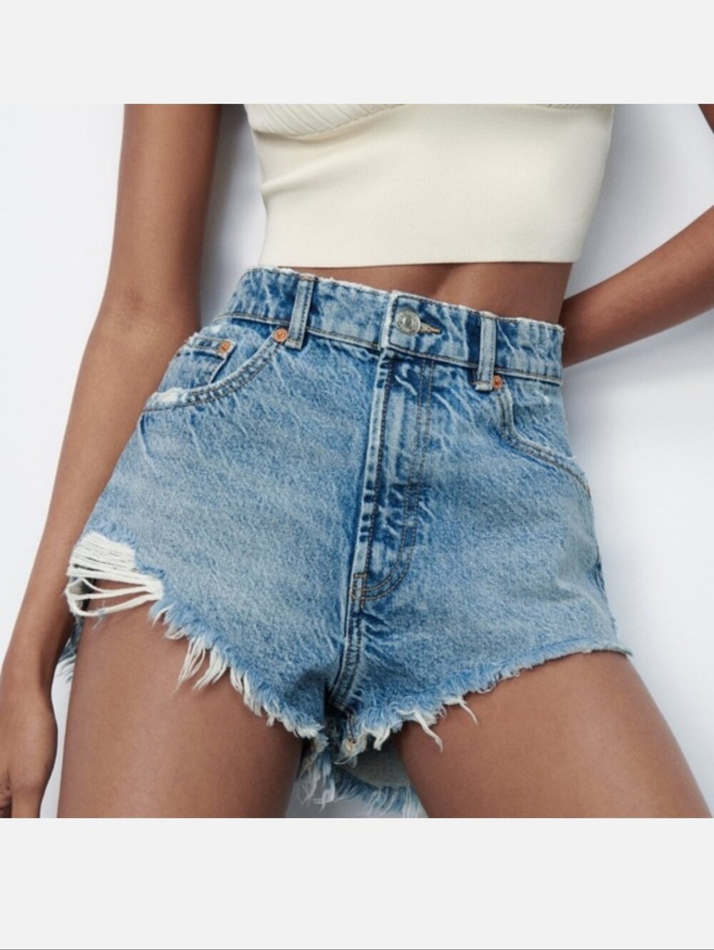 NWT Zara High-Rise Curved Short Length Booty Shorts Distressed Light Wash Size 6 - Picture 2 of 10